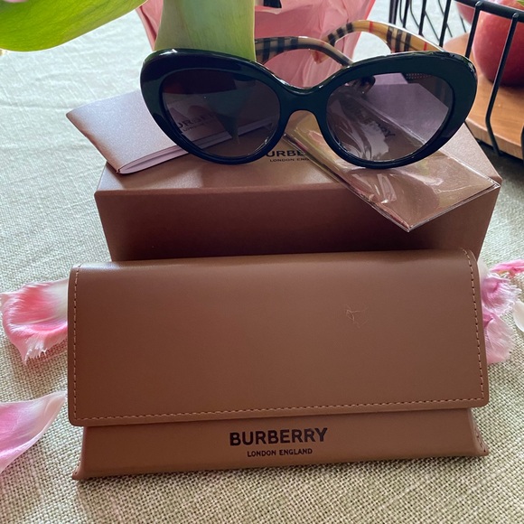 Burberry Black Sunglasses with Sophisticated Design